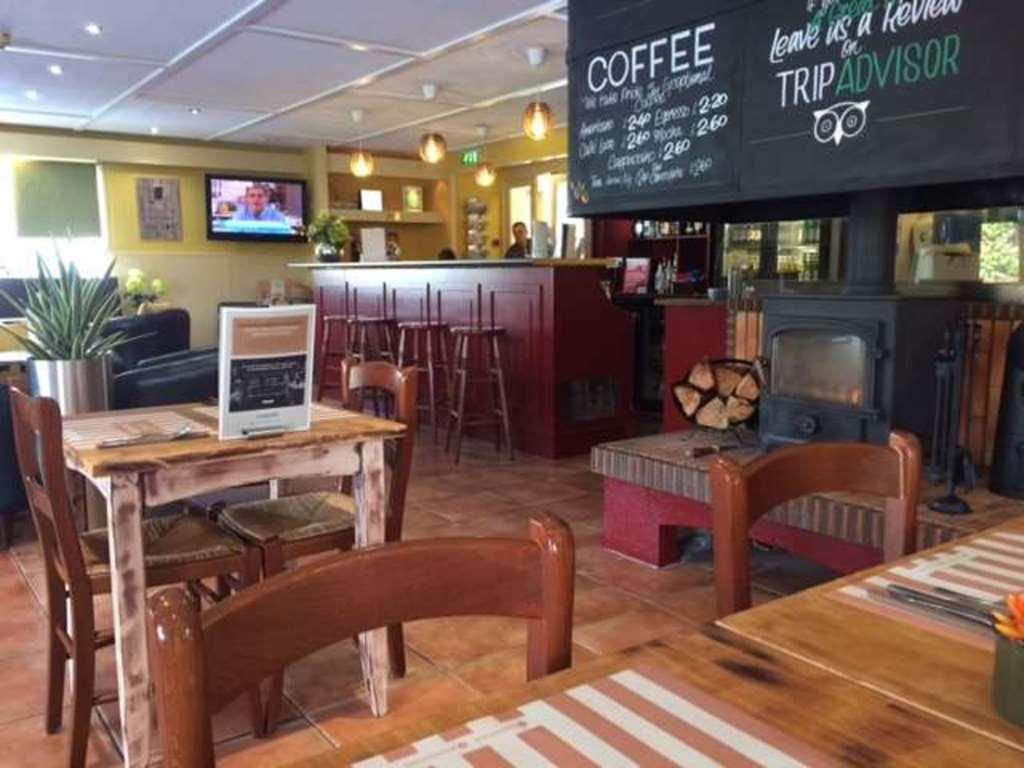Campanile Hotel Wakefield Restaurant photo