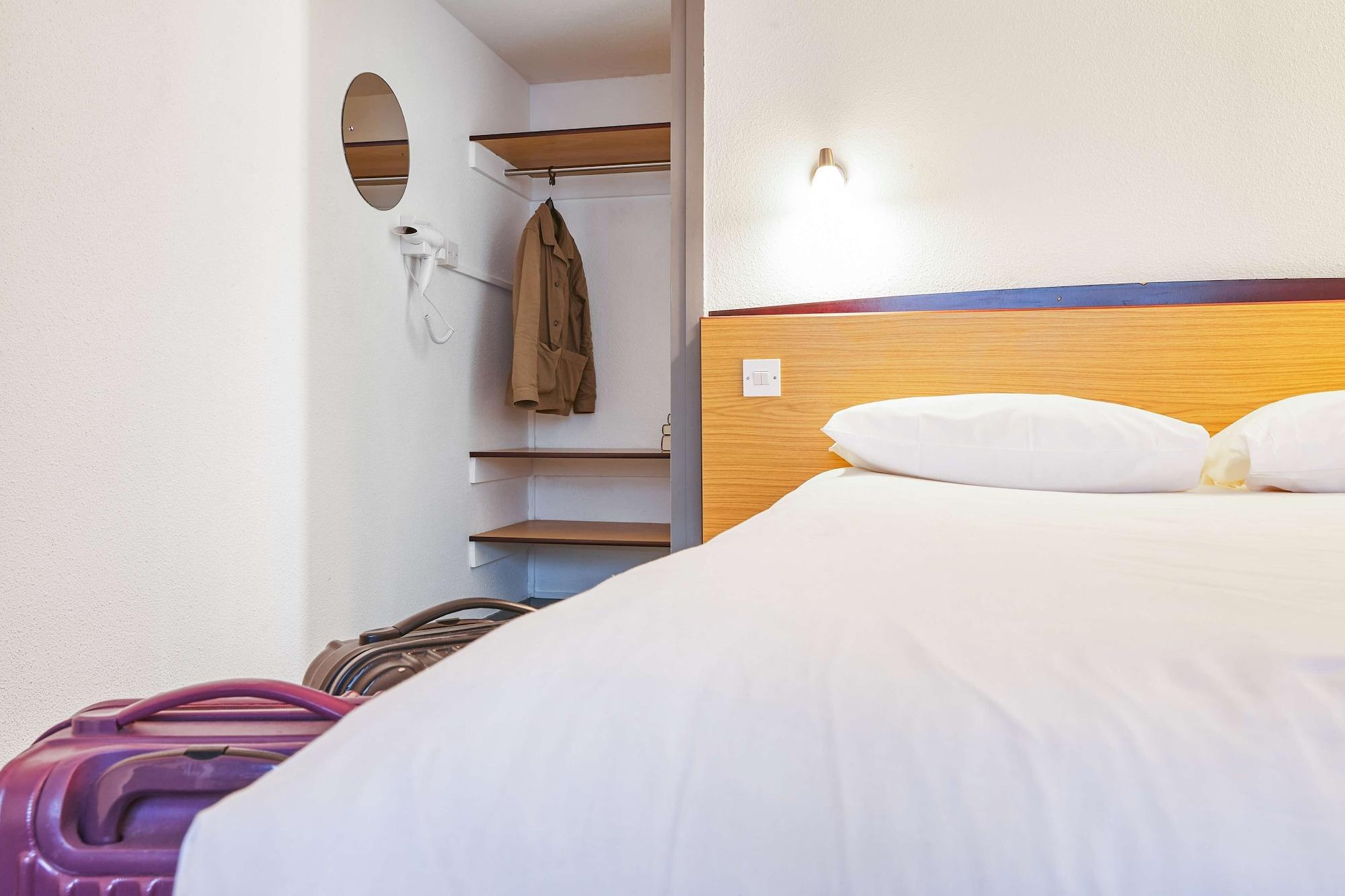 Campanile Hotel Wakefield Extérieur photo