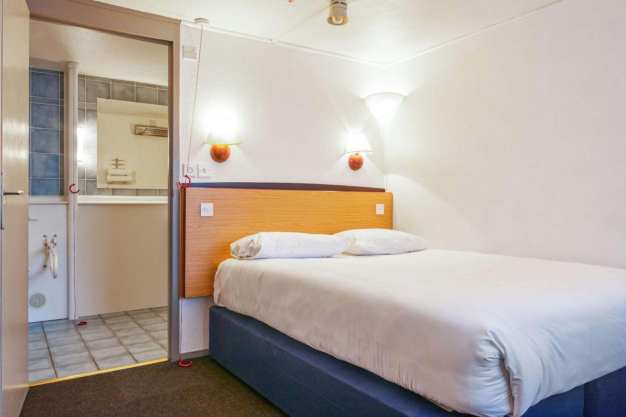 Campanile Hotel Wakefield Extérieur photo