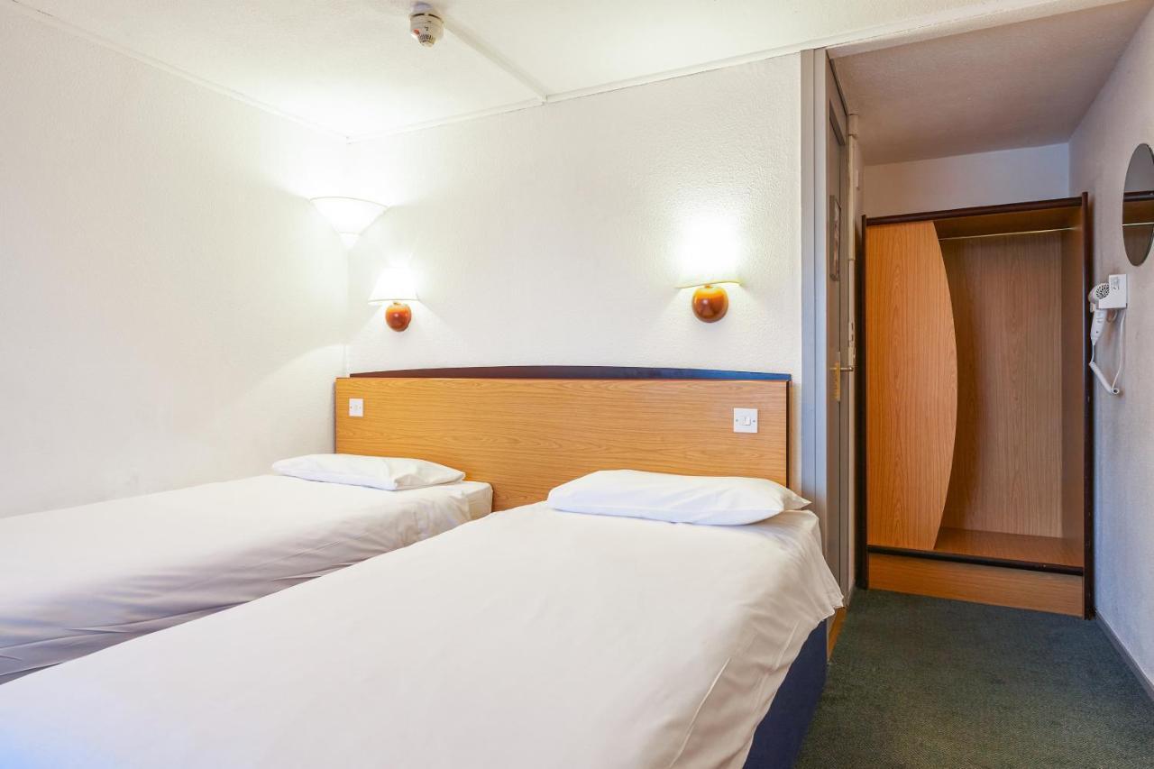 Campanile Hotel Wakefield Extérieur photo