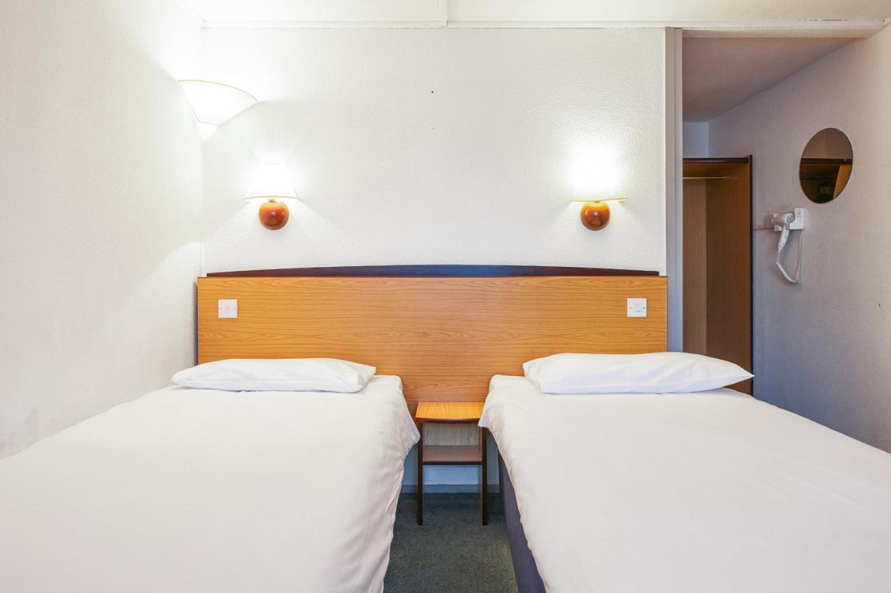 Campanile Hotel Wakefield Extérieur photo